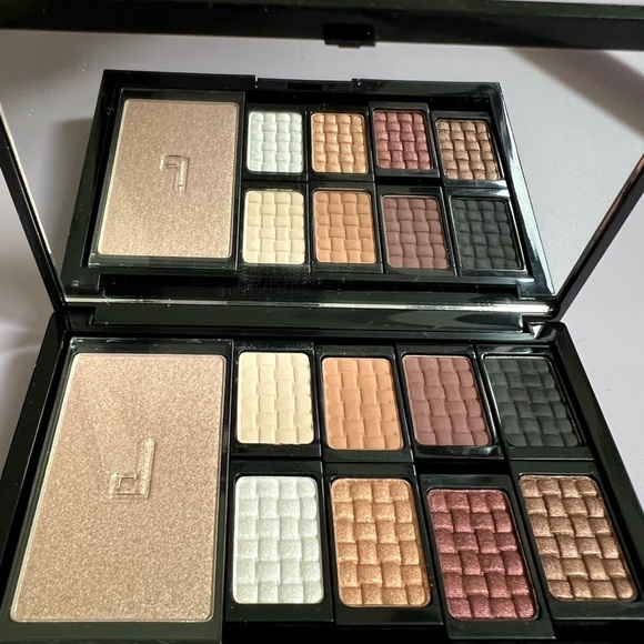 Doucce Freematic Eyeshadow Pro Palette - Picture 2 of 3